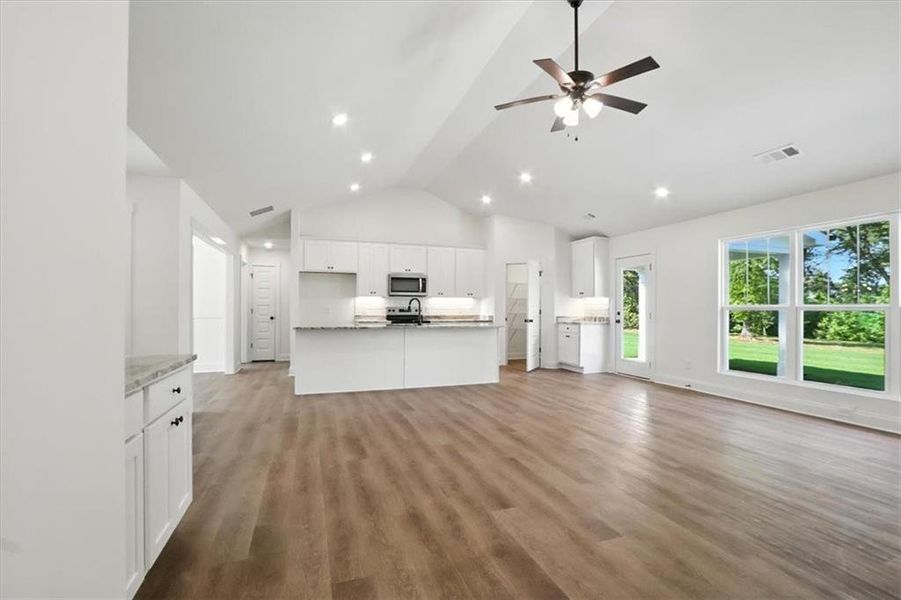 Spacious, unfurnished interior of a new home in , Hartwell (Image 17).