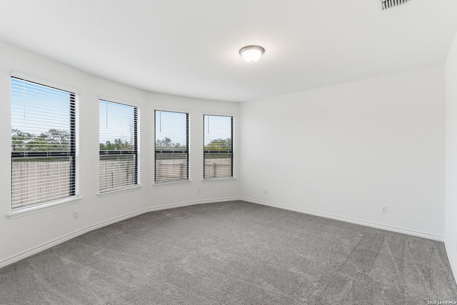 Spacious, unfurnished interior of a new home in Lily Springs, Seguin (Image 33).