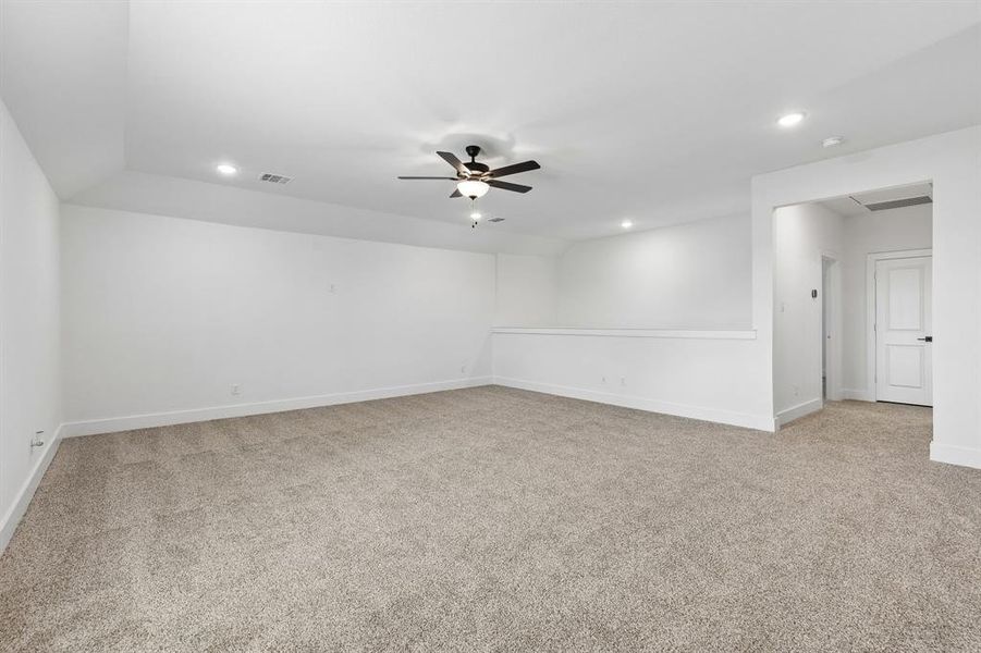 Spacious, unfurnished interior of a new home in Brahman Ranch, Venus (Image 15).