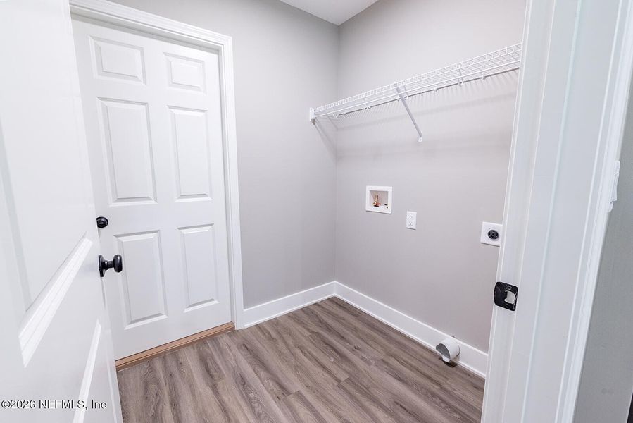 Spacious, unfurnished interior of a new home in , Florahome (Image 22).