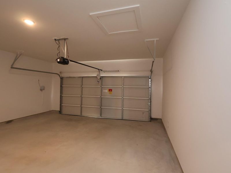 Spacious, unfurnished interior of a new home in Sorella, Tomball (Image 16).