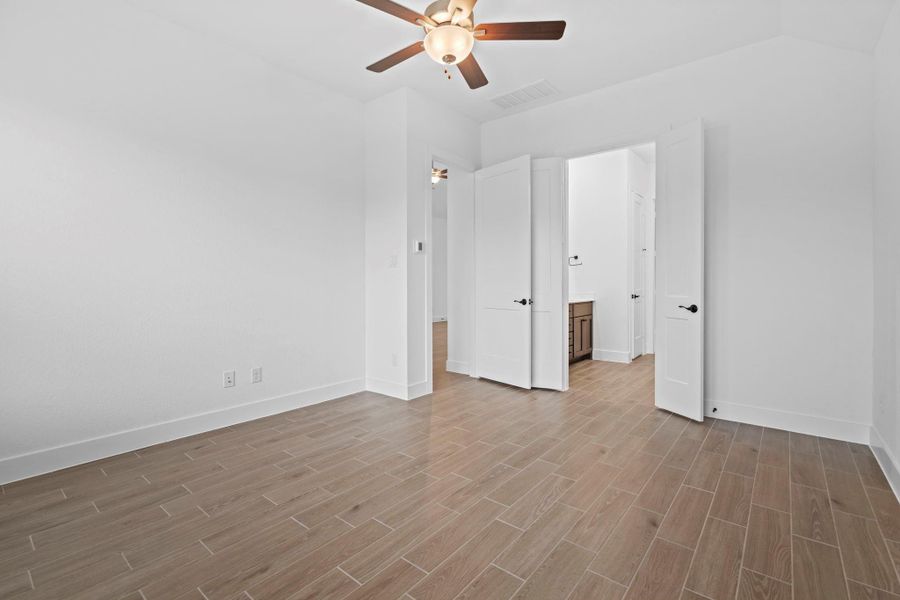 Spacious, unfurnished interior of a new home in Elyson 60's, Katy (Image 20).