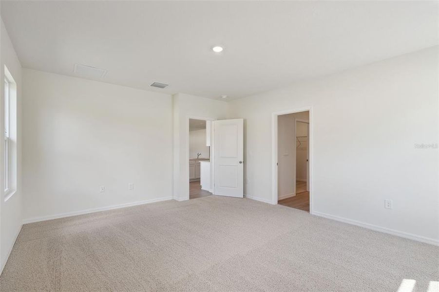 Spacious, unfurnished interior of a new home in , Ormond Beach (Image 17).
