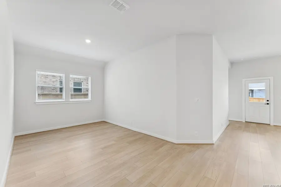 Spacious, unfurnished interior of a new home in , New Braunfels (Image 10).