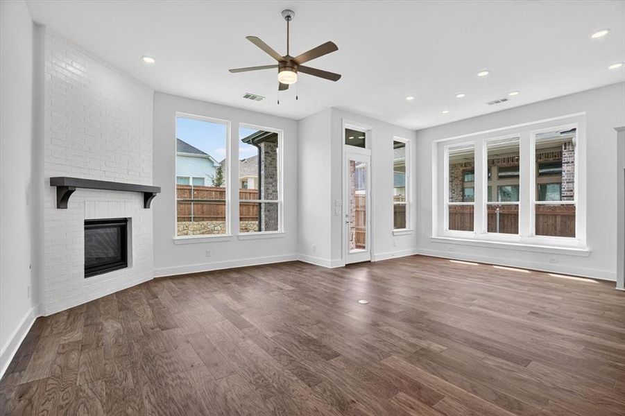 Spacious, unfurnished interior of a new home in Tavolo Park, Fort Worth (Image 26). Spacious, unfurnished interior of a new home in Tavolo Park, Fort Worth (Image 26).