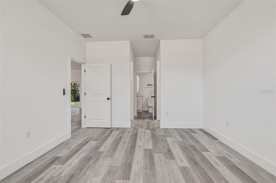 Spacious, unfurnished interior of a new home in , North Port (Image 24).