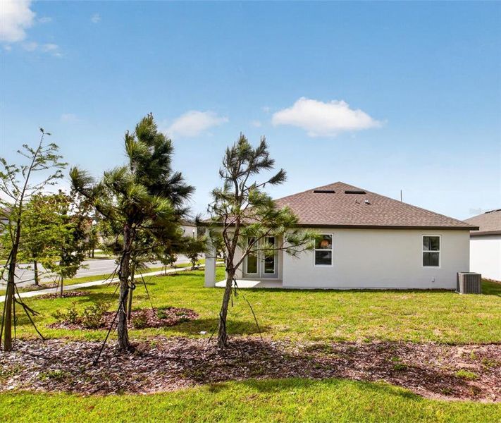 Exterior details and patio area of a home in Sunbrooke, St. Cloud (Image 3).