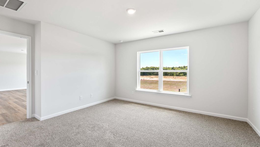 Spacious, unfurnished interior of a new home in Stone Creek, Clinton (Image 17).