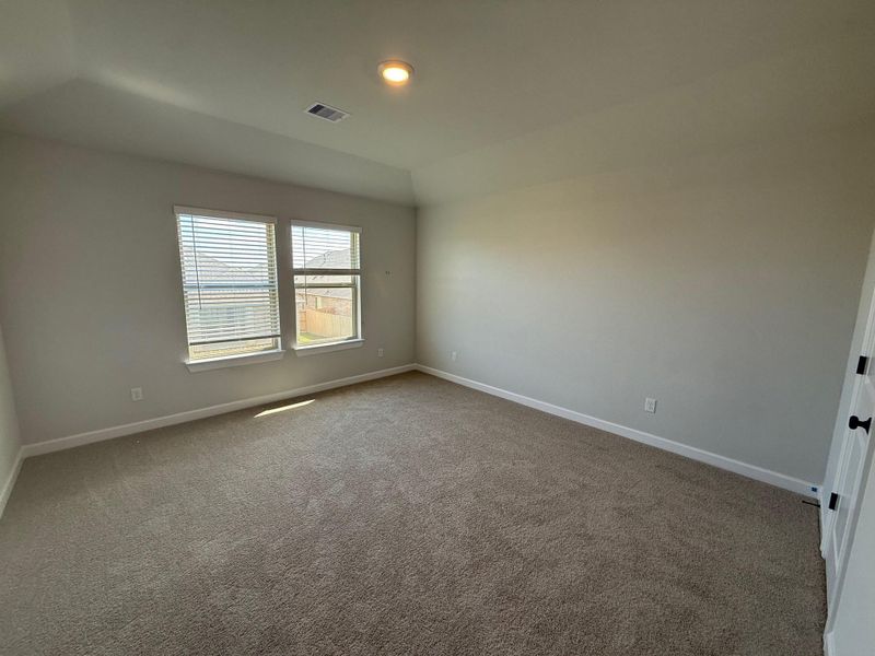 Spacious, unfurnished interior of a new home in Wellborn Settlement, College Station (Image 14).