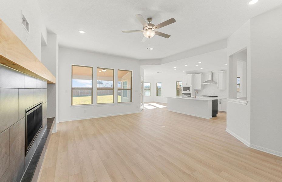 Spacious, unfurnished interior of a new home in Saddleback at Santa Rita Ranch, Liberty Hill (Image 18).