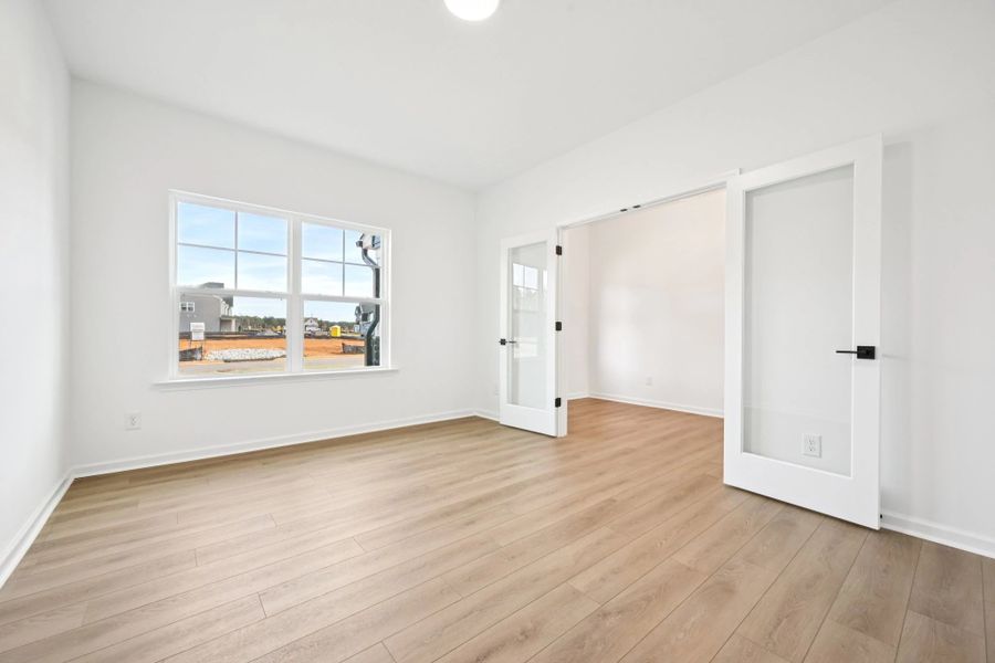 Study featuring AW Collection® Oxford - A quiet retreat with depth and warmth. Study featuring AW Collection® Oxford - A quiet retreat with depth and warmth.