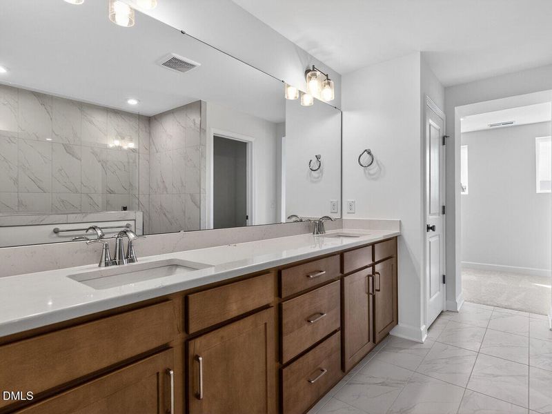 025-1280x960-primary-bath