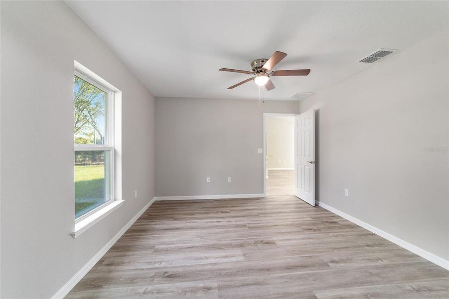 Spacious, unfurnished interior of a new home in , Ocala (Image 21).