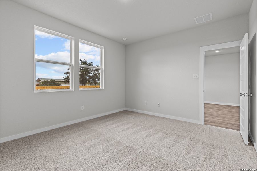 Spacious, unfurnished interior of a new home in Mesa Vista, San Antonio (Image 12).