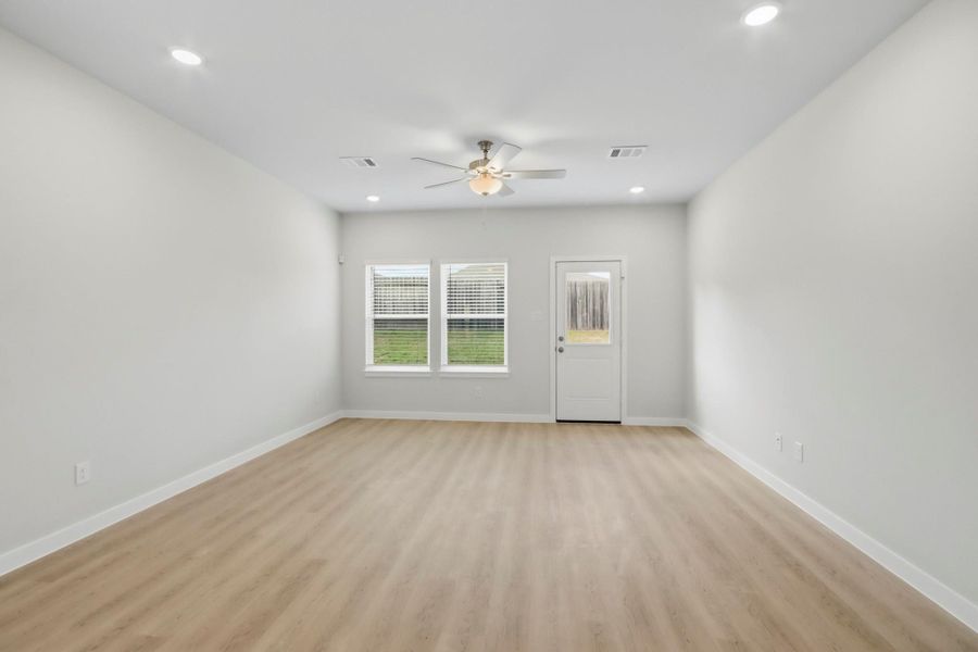 Spacious, unfurnished interior of a new home in Caney Mills, Conroe (Image 12). Spacious, unfurnished interior of a new home in Caney Mills, Conroe (Image 12).