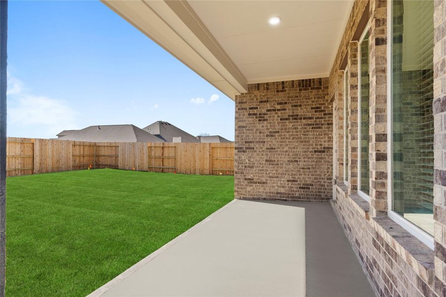 Exterior details and patio area of a home in Wildrye, Waller (Image 3).