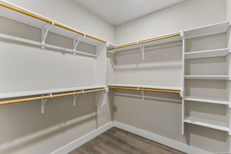 Spacious, unfurnished interior of a new home in , Canyon Lake (Image 17).