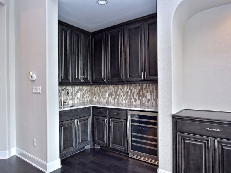 Representative furnished interior of a home built from the San Simeon II by Giddens Homes in Clearwater Ranch, Liberty Hill (Image 17).