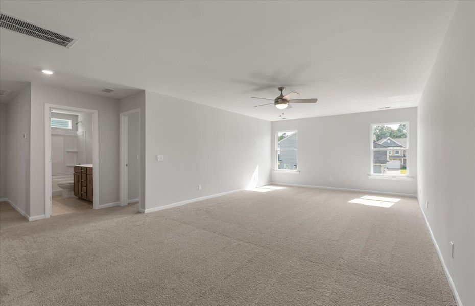 Spacious, unfurnished interior of a new home in Parker's Preserve, Ridgeville (Image 11).