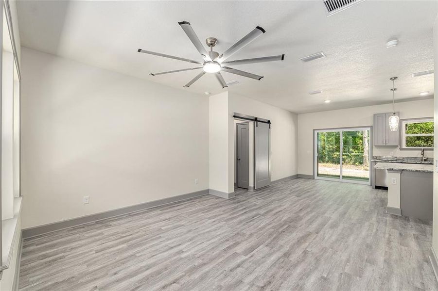 Spacious, unfurnished interior of a new home in , Fort White (Image 39).