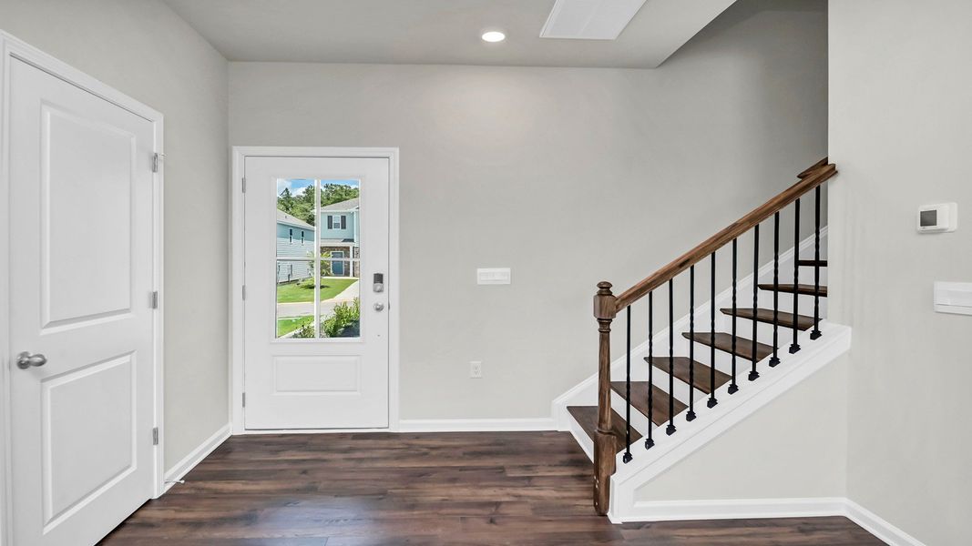 Spacious, unfurnished interior of a new home in Livingston Woods, Irmo (Image 12).