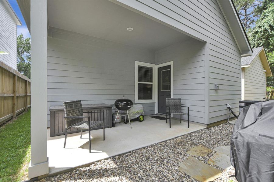 Exterior details and patio area of a home in Lake Conroe Village, Montgomery (Image 22).
