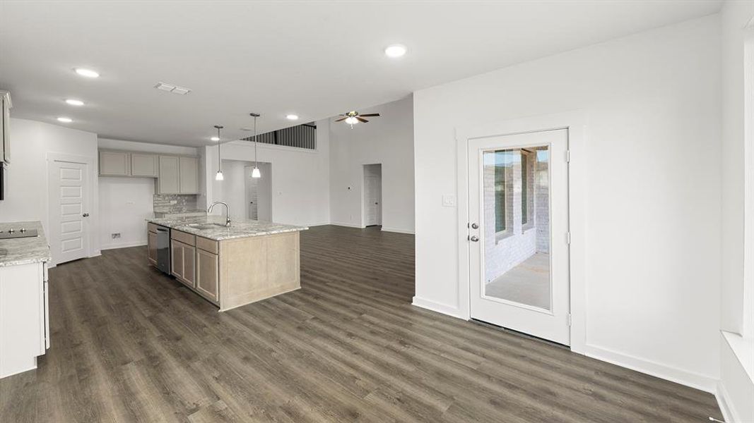 11. 1424 Elle - Dining (2)