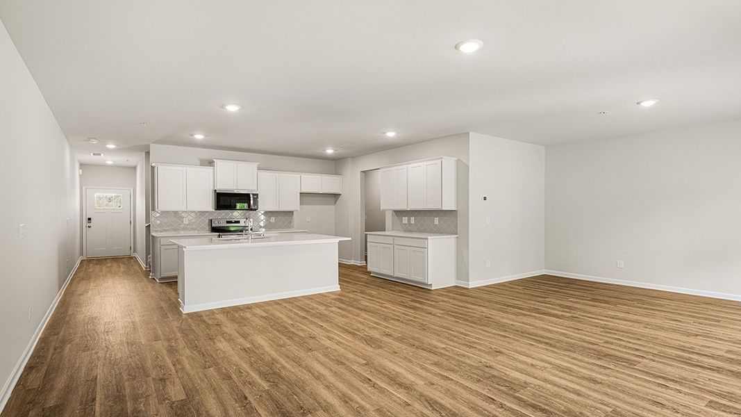Spacious, unfurnished interior of a new home in Echo Glen, Stockbridge (Image 20).