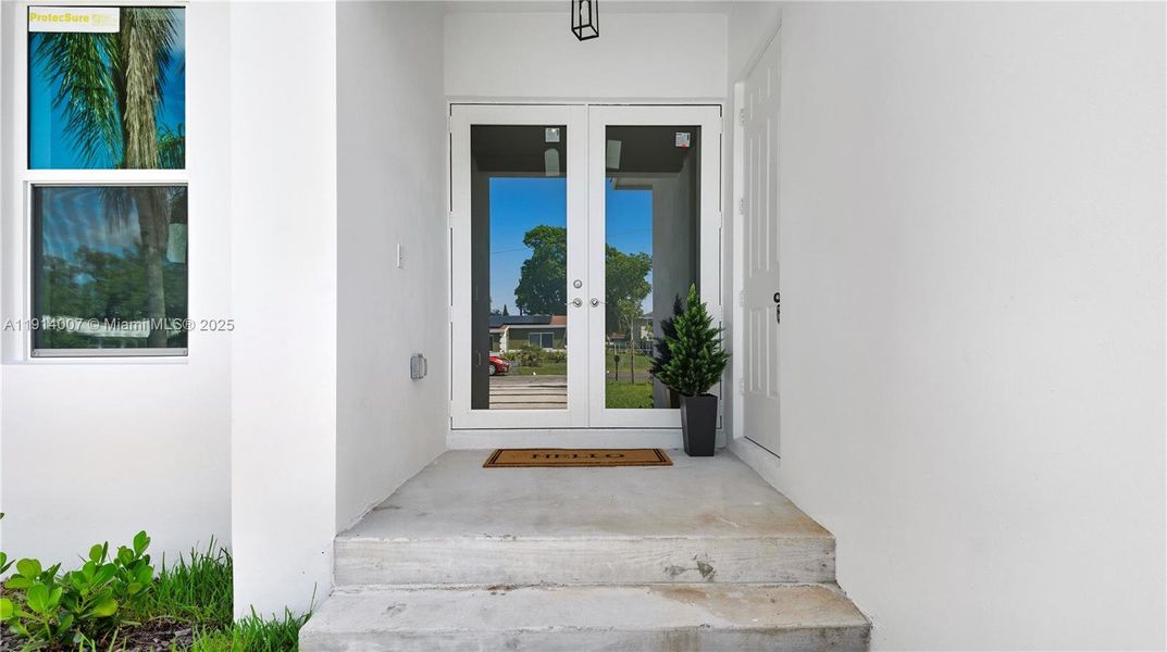 Exterior details and patio area of a home in , Fort Lauderdale (Image 4). Exterior details and patio area of a home in , Fort Lauderdale (Image 4).