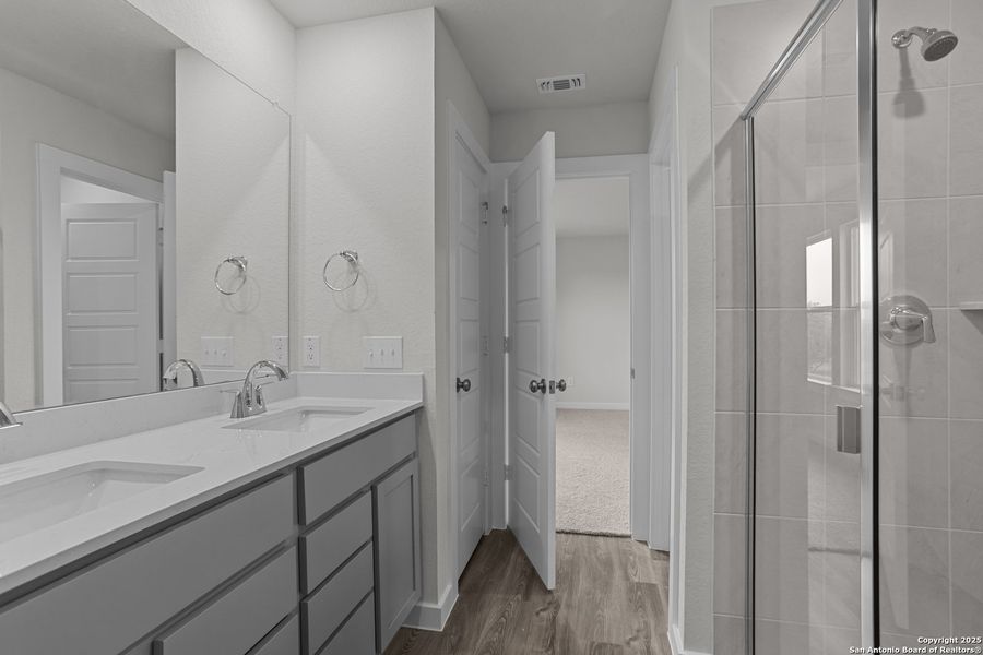 Furnished interior view inside a new home in Senna, Leon Valley (Image 4).