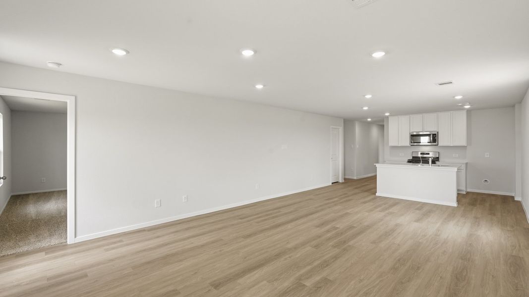 Spacious, unfurnished interior of a new home in Sunterra, Katy (Image 16).