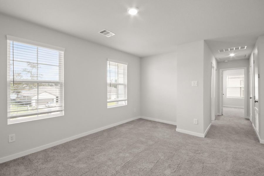 Spacious, unfurnished interior of a new home in Lakes at Crockett Martin, Conroe (Image 18).