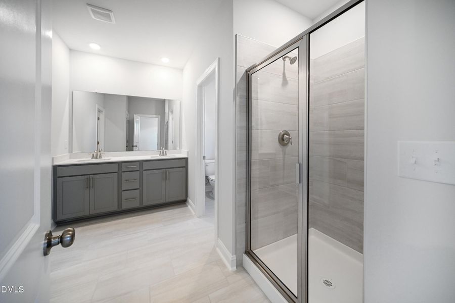 SUN_Everlee_Pic_LandrumIII_OwnersBath_1o