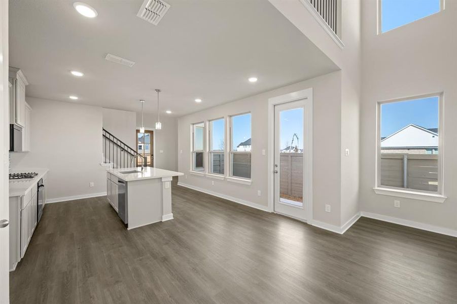 8620 Treeline- Dining-1