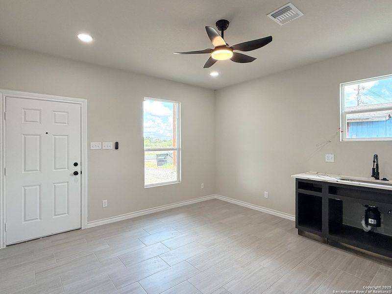 Spacious, unfurnished interior of a new home in , Natalia (Image 31).