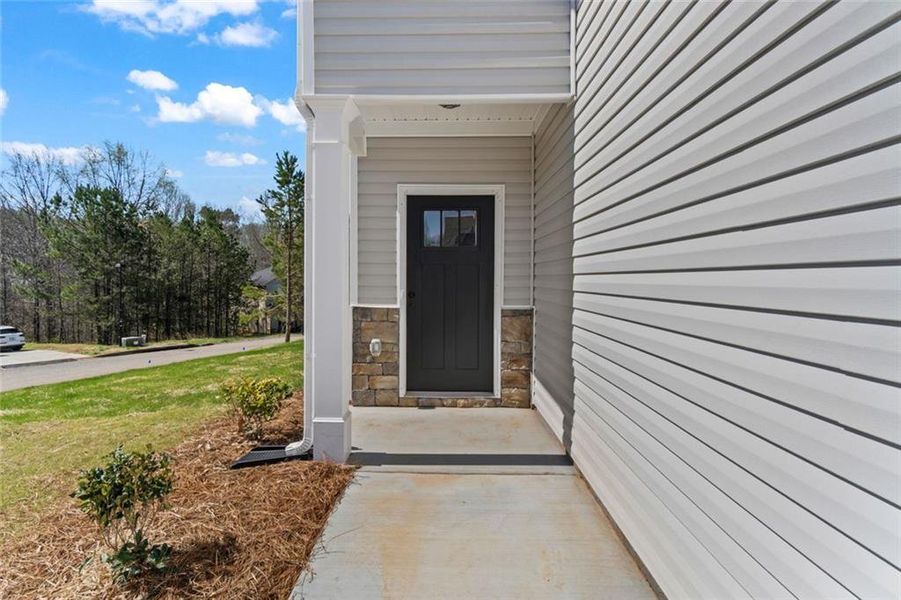 Exterior details and patio area of a home in , Alto (Image 4).