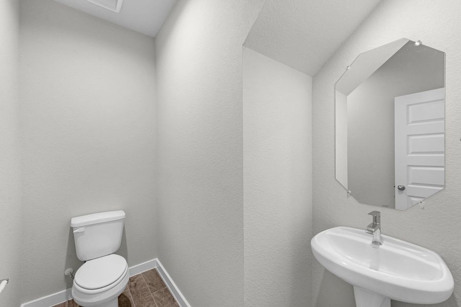 Furnished interior view inside a new home in Briarwood Crossing, Rosenberg (Image 8).