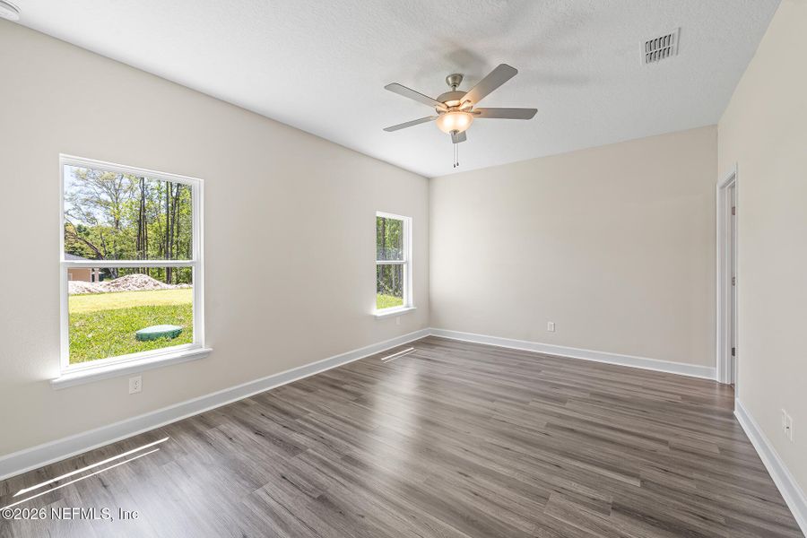 Spacious, unfurnished interior of a new home in , Jacksonville (Image 29).
