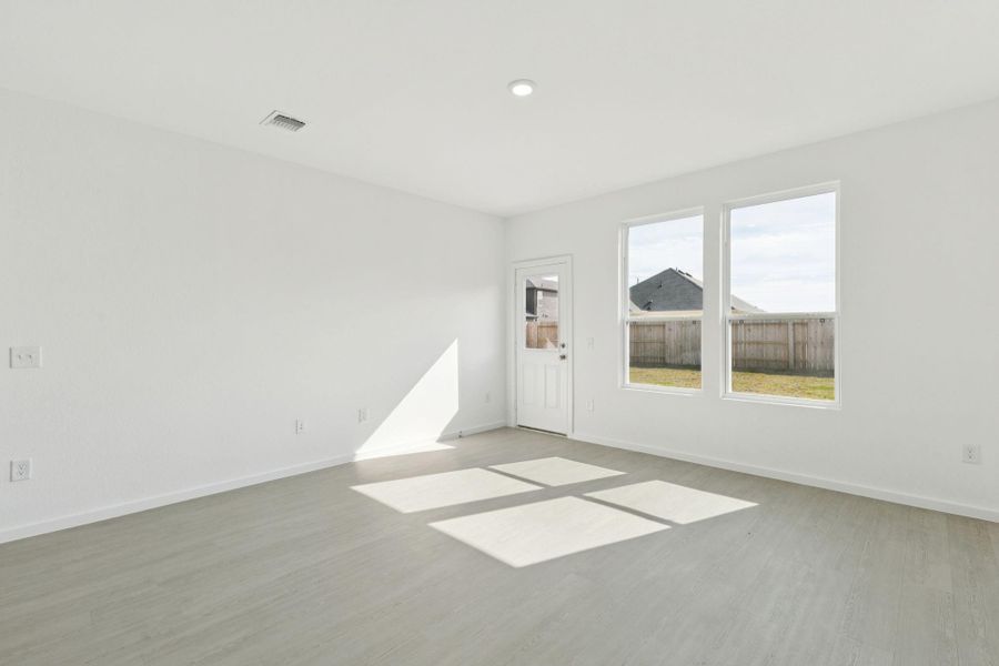 Spacious, unfurnished interior of a new home in Windcress, Baytown (Image 21).