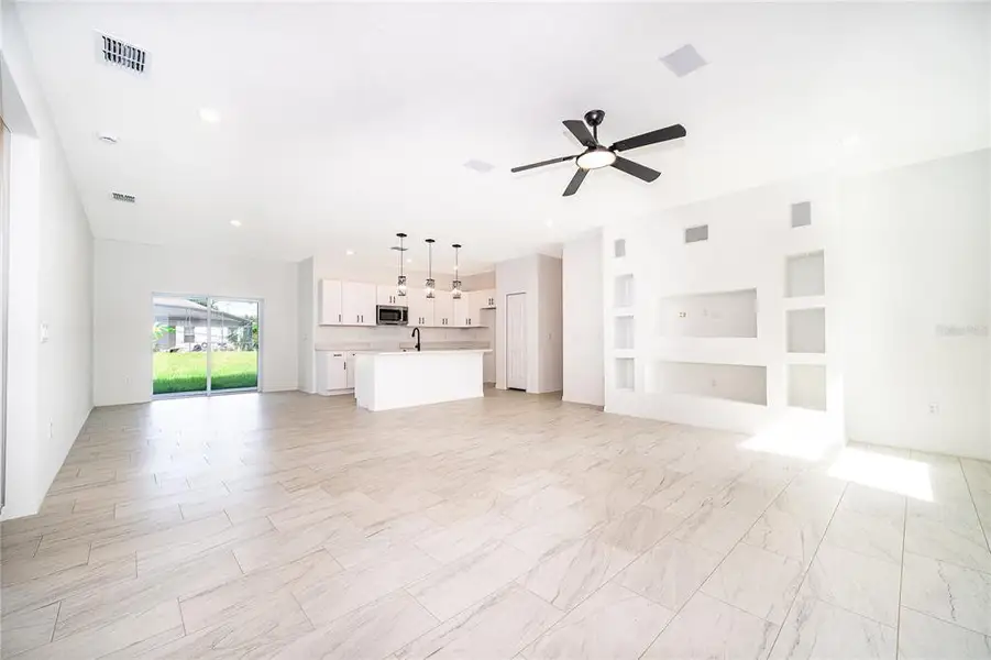 Spacious, unfurnished interior of a new home in , Kissimmee (Image 11).
