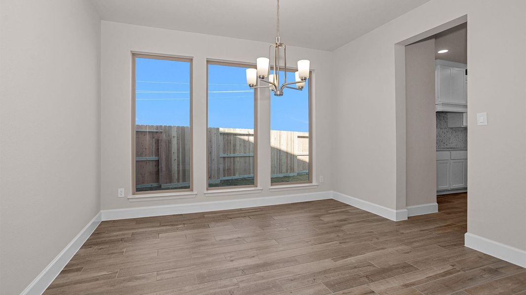 Spacious, unfurnished interior of a new home in Valencia 50', Manvel (Image 8).