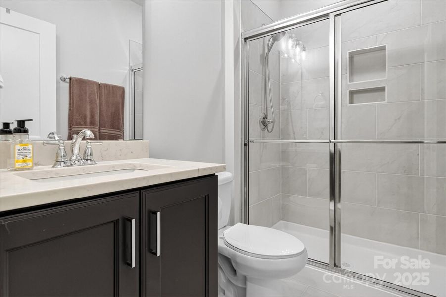 Full Bathroom Full Bathroom