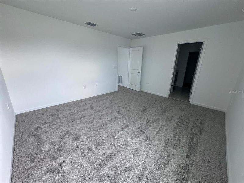 Spacious, unfurnished interior of a new home in Peace Creek Reserve, Winter Haven (Image 11).