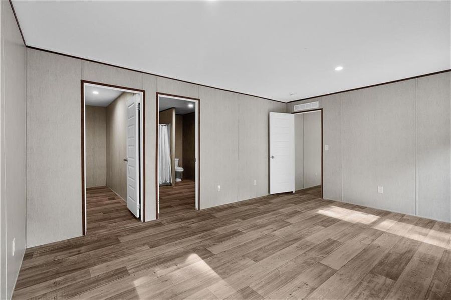 Spacious, unfurnished interior of a new home in , Resaca (Image 19).
