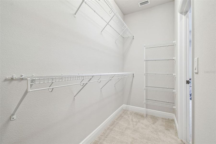 Spacious, unfurnished interior of a new home in , Tampa (Image 20).
