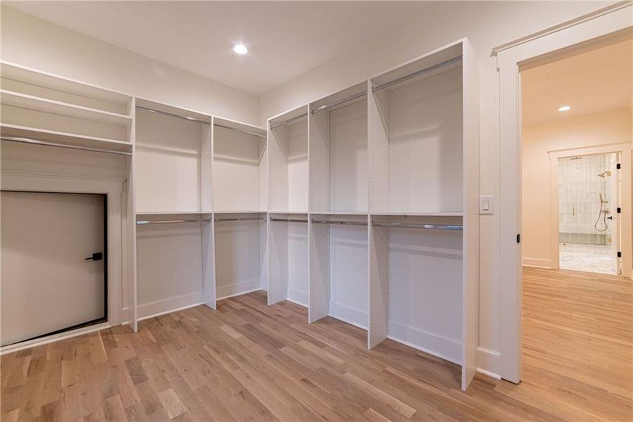 Spacious, unfurnished interior of a new home in , Atlanta (Image 28).