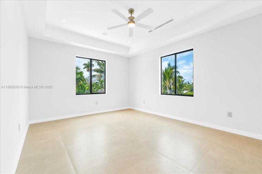 Spacious, unfurnished interior of a new home in , Miami (Image 21).
