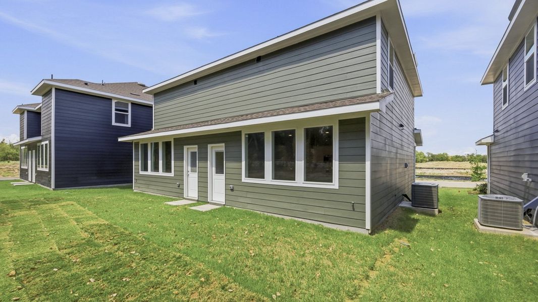 Exterior details and patio area of a home in Stonewood, Sulphur Springs (Image 3).