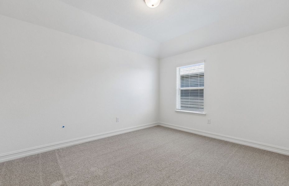 Representative unfurnished interior of a home built from the Harvard by Pulte Homes in Ribbonwood, Aubrey (Image 21).