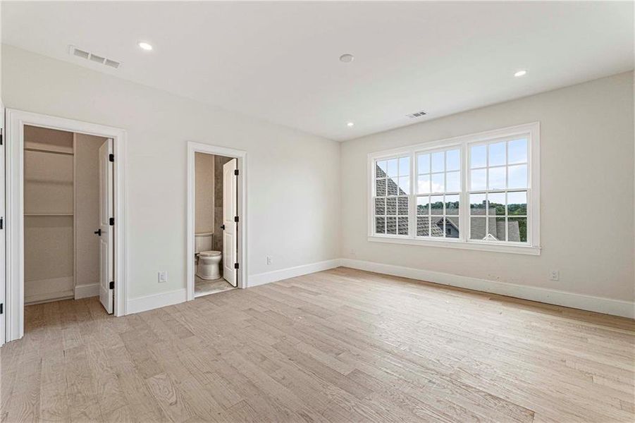 Spacious, unfurnished interior of a new home in , Suwanee (Image 22).